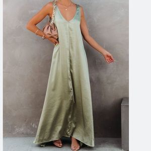 VICI satin maxi dress (pink)